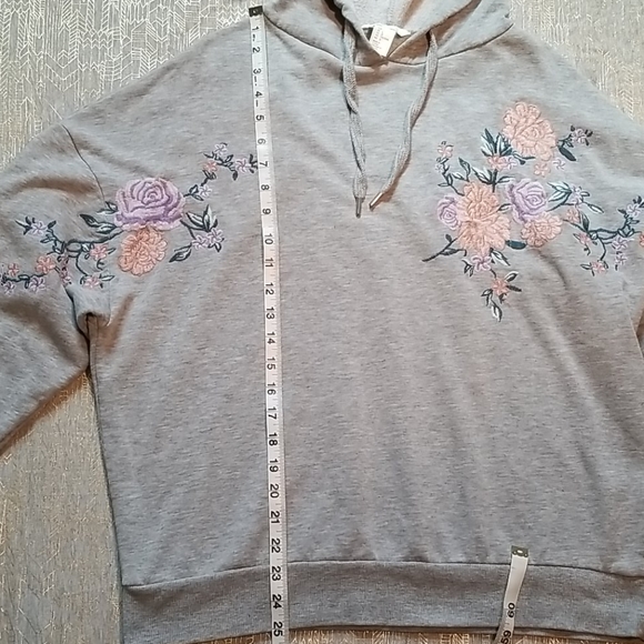 ✅SOLD✅H&M embroidered hoodie size L - Picture 8 of 8